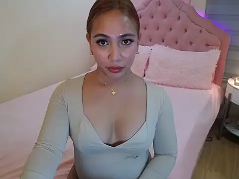 Snapshot of ur_seductivelaura chatting on December 2025 07:48:02 AM ur seductivelaura online show from December 2025 07:48:02 AM