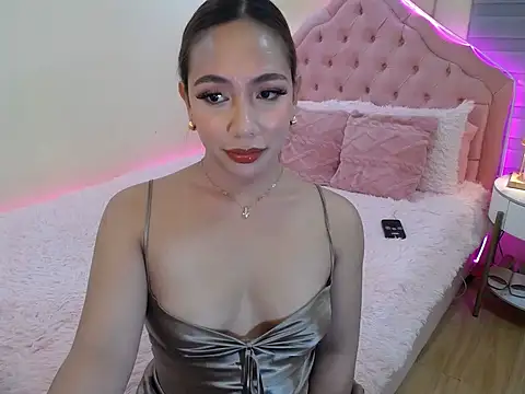 ur seductivelaura online show from May 2026 05:43:01 PM