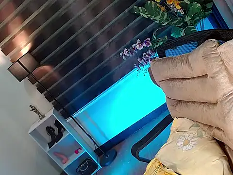 Snapshot of Bella_subhunterx chatting on September 2025 02:56:02 AM Bella subhunterx online show from September 2025 02:56:02 AM