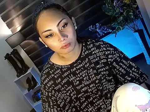 Snapshot of Bella_subhunterx chatting on November 2025 01:34:02 PM Bella subhunterx online show from November 2025 01:34:02 PM