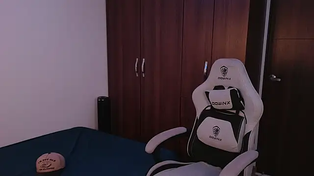 Snapshot of domsantiago_ chatting on September 2025 01:30:01 AM domsantiago online show from September 2025 01:30:01 AM