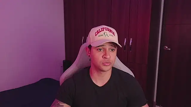 Snapshot of domsantiago_ chatting on September 2025 01:00:01 AM domsantiago online show from September 2025 01:00:01 AM