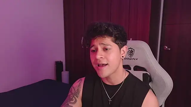 Snapshot of domsantiago_ chatting on October 2025 12:05:02 AM domsantiago online show from October 2025 12:05:02 AM