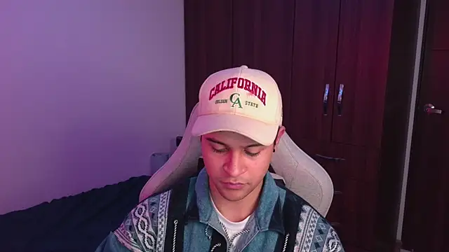 Snapshot of domsantiago_ chatting on October 2025 03:07:02 AM domsantiago online show from October 2025 03:07:02 AM