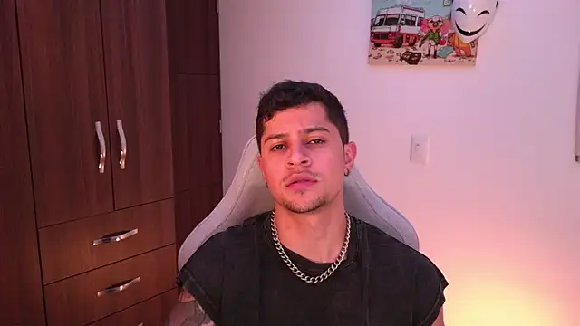 Snapshot of domsantiago_ chatting on November 2025 01:51:02 AM domsantiago online show from November 2025 01:51:02 AM