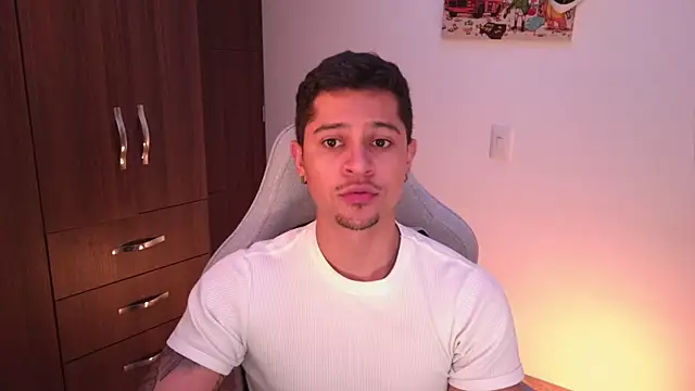 Snapshot of domsantiago_ chatting on November 2025 04:02:02 AM domsantiago online show from November 2025 04:02:02 AM