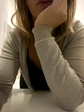 Snapshot of Veryvery30 chatting on November 2025 03:56:01 PM Veryvery30 online show from November 2025 03:56:01 PM