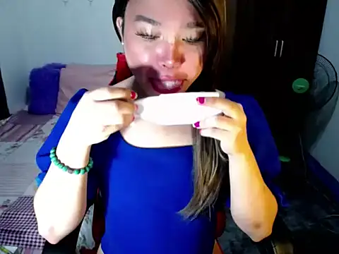 Urassiansweetcummer online show from October 2025 03:16:02 AM