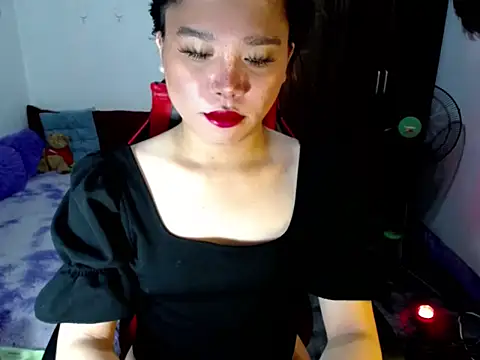 Urassiansweetcummer online show from May 2026 12:13:02 PM