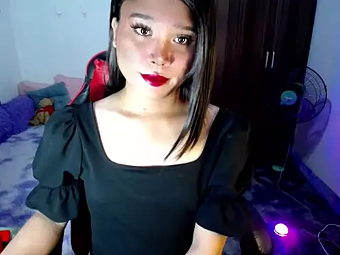Urassiansweetcummer online show from May 2026 12:11:02 PM