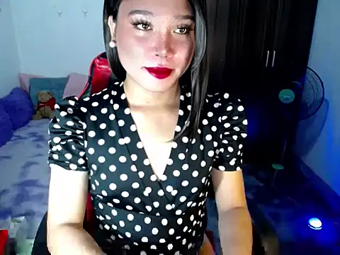 Urassiansweetcummer online show from May 2026 12:59:01 AM