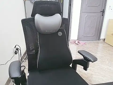 Shulee21 online show from October 2025 04:37:01 AM