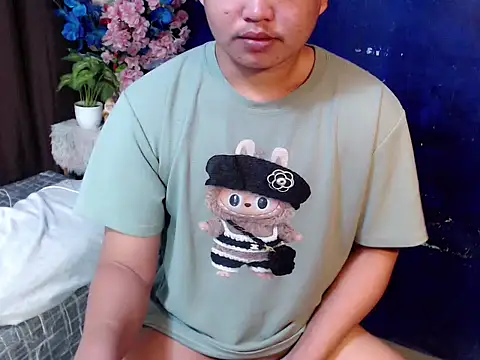 Reynelcock online show from March 2026 07:06:02 PM