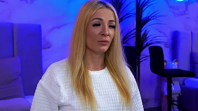 Izabellle02 online show from April 2026 03:48:01 AM