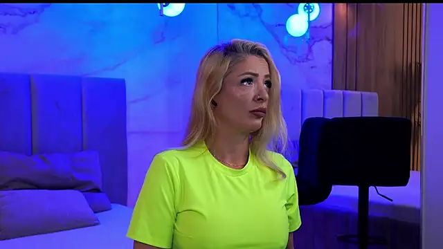 Snapshot of Izabellle02 chatting on April 2026 03:42:01 AM Izabellle02 online show from April 2026 03:42:01 AM