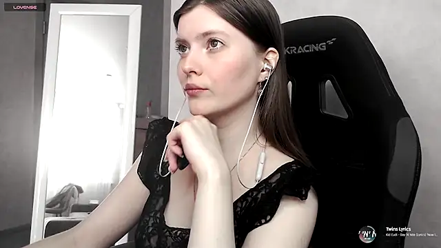 Snapshot of cute_elfy_ chatting on September 2025 02:06:02 PM cute elfy online show from September 2025 02:06:02 PM