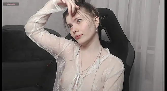 Snapshot of cute_elfy_ chatting on December 2025 02:47:01 PM cute elfy online show from December 2025 02:47:01 PM