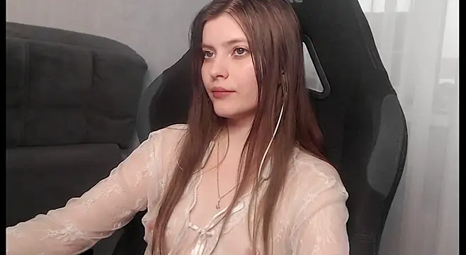 Snapshot of cute_elfy_ chatting on December 2025 01:18:02 PM cute elfy online show from December 2025 01:18:02 PM