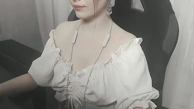 Snapshot of cute_elfy_ chatting on February 2026 02:32:02 PM cute elfy online show from February 2026 02:32:02 PM