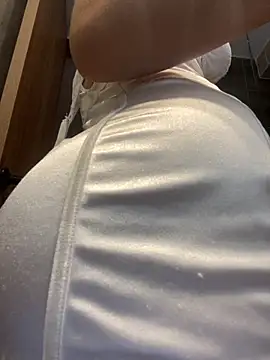 Nikii   online show from September 2025 12:33:01 AM