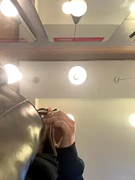 Snapshot of Isabella21_ chatting on September 2025 10:02:01 PM Isabella21 online show from September 2025 10:02:01 PM