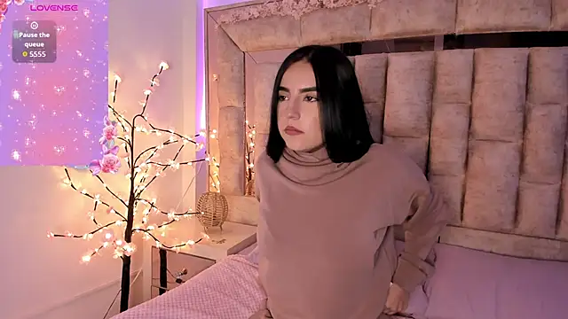 Snapshot of -Melissa chatting on October 2025 04:12:02 AM -Melissa online show from October 2025 04:12:02 AM