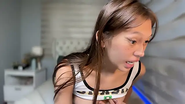 Snapshot of SexyHotJea chatting on December 2025 04:17:01 AM SexyHotJea online show from December 2025 04:17:01 AM