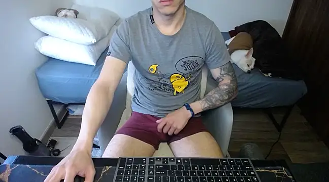 bossking017 online show from February 2025 02:04:02 PM