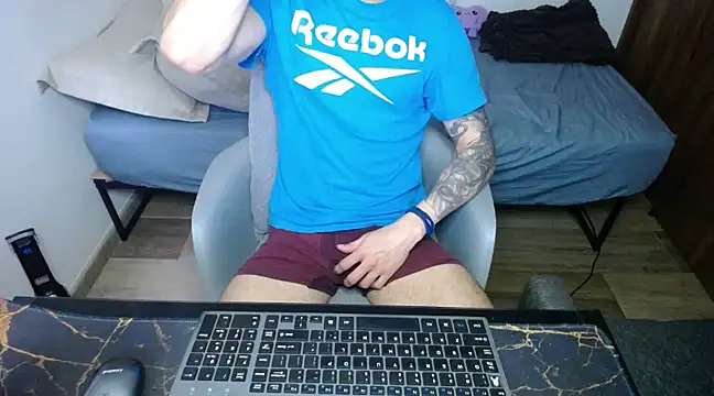 bossking017 online show from February 2025 06:01:02 PM