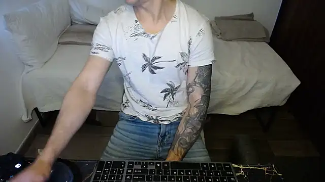 bossking017 online show from February 2026 07:32:02 PM