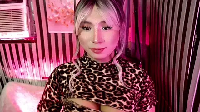 UrhotlucyTS online show from May 2026 07:35:01 AM
