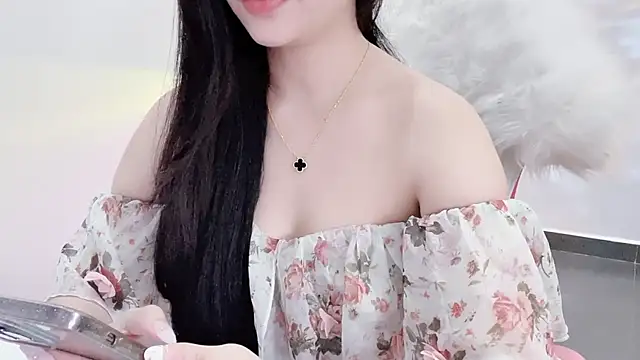 Snapshot of CindyQueen22 chatting on December 2025 06:32:02 AM CindyQueen22 online show from December 2025 06:32:02 AM