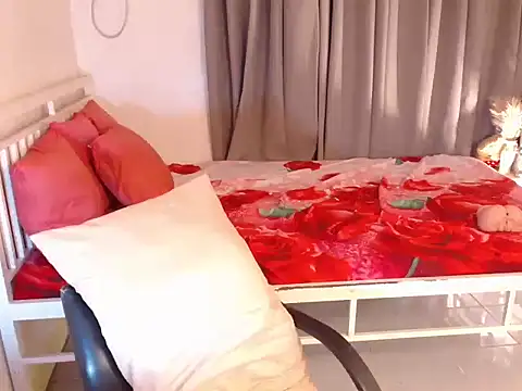 MaliaWang06 online show from October 2025 03:56:02 PM