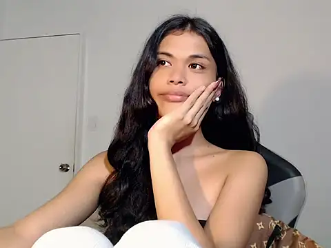 Snapshot of urcurlydiva chatting on December 2025 05:52:02 PM urcurlydiva online show from December 2025 05:52:02 PM