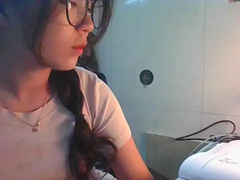 Snapshot of Linzly chatting on October 2025 04:41:01 PM Linzly online show from October 2025 04:41:01 PM