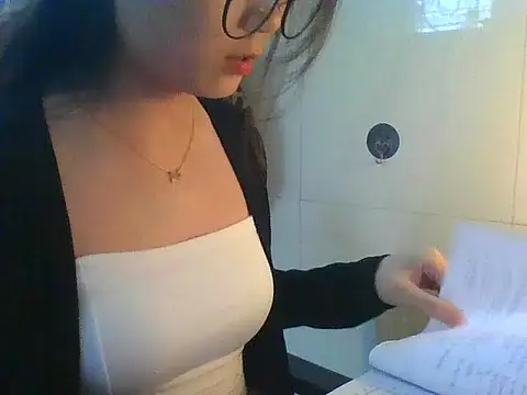 Snapshot of Linzly chatting on November 2025 02:55:02 AM Linzly online show from November 2025 02:55:02 AM