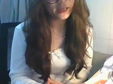 Snapshot of Linzly chatting on November 2025 04:52:01 PM Linzly online show from November 2025 04:52:01 PM