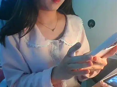 Snapshot of Linzly chatting on November 2025 05:00:02 PM Linzly online show from November 2025 05:00:02 PM