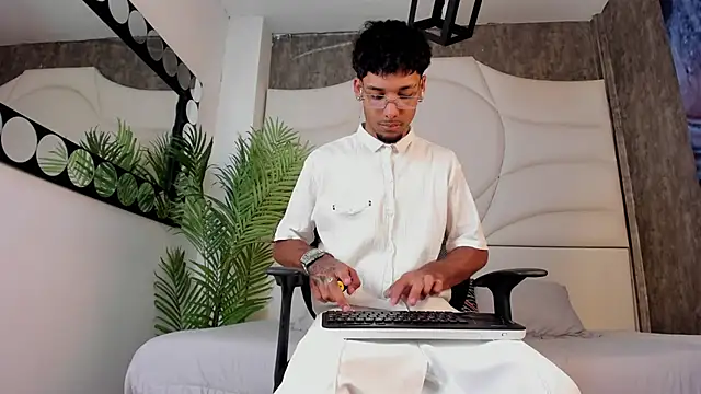 Thiagoferreti online show from October 2025 03:31:02 AM