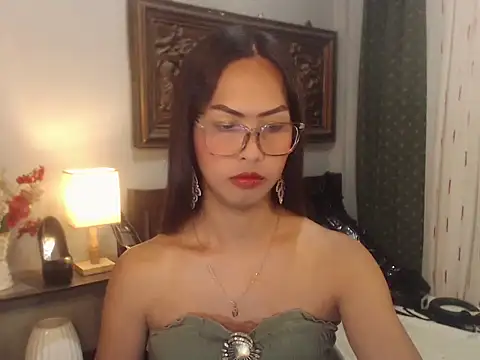 Nathalieheartt online show from July 2026 12:36:02 PM