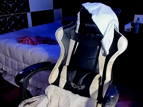 AsianHotBODYY online show from September 2025 01:10:01 PM