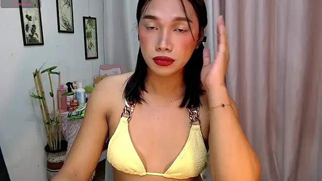 Snapshot of Herbielustts chatting on December 2025 05:51:02 PM Herbielustts online show from December 2025 05:51:02 PM