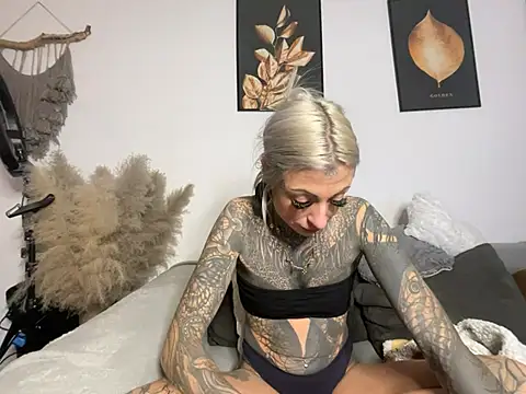 HotMelonskiii online show from February 2026 04:01:01 PM