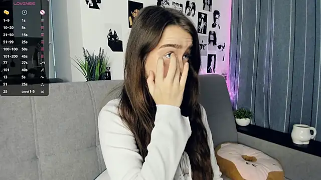 lovelyalivia online show from October 2025 09:32:01 AM