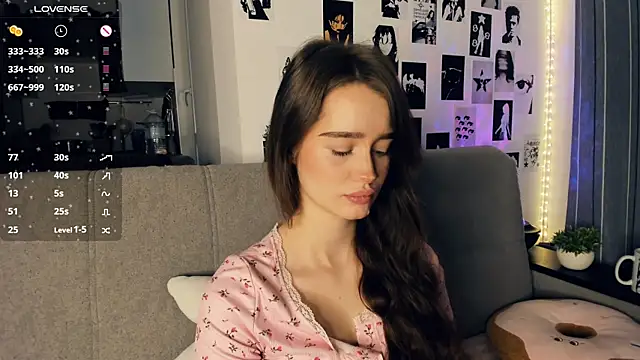 lovelyalivia online show from December 2025 09:14:02 AM