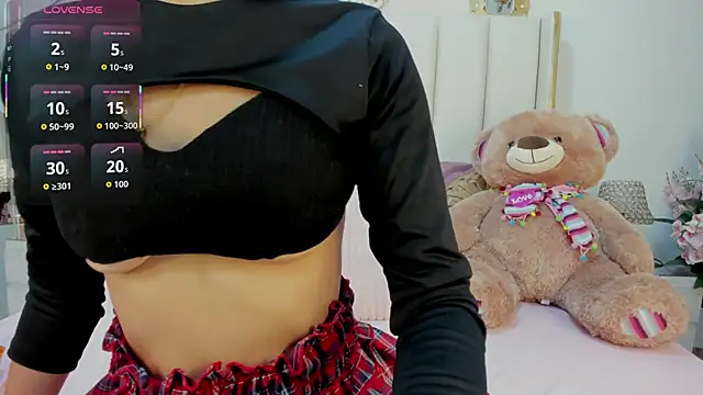 Snapshot of Mhia_Sweet_ chatting on October 2025 08:21:02 PM Mhia Sweet online show from October 2025 08:21:02 PM