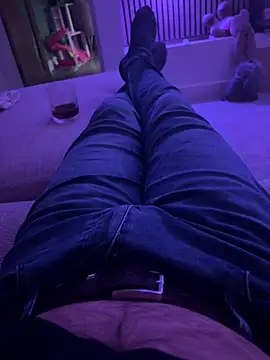 Snapshot of leroy9501 chatting on April 2026 12:04:01 AM leroy9501 online show from April 2026 12:04:01 AM