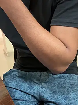 Snapshot of Saifq chatting on November 2025 08:25:01 AM Saifq online show from November 2025 08:25:01 AM