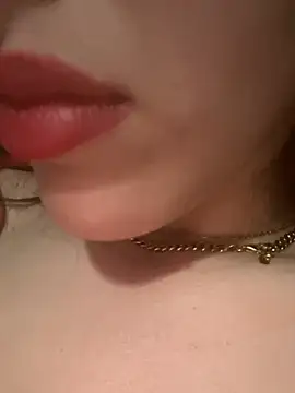 Mimisixo online show from May 2026 12:18:01 AM