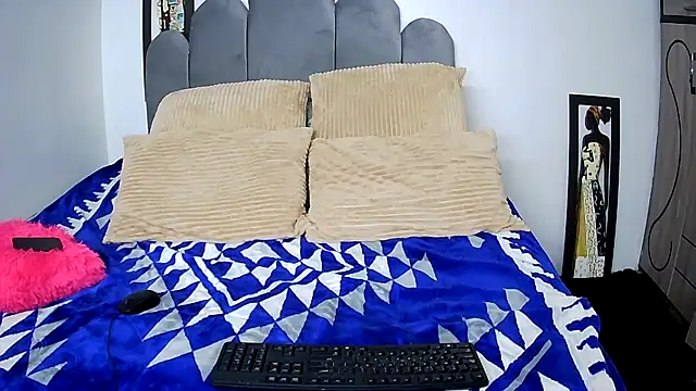 Snapshot of CharlotteXXX chatting on November 2025 06:41:02 AM CharlotteXXX online show from November 2025 06:41:02 AM